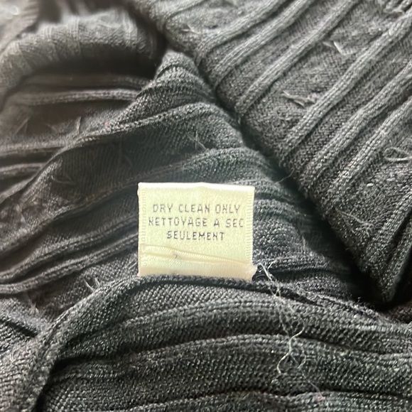 Talbots Petites Black Sequins 100% Silk Sweater Size S - Picture 10 of 15